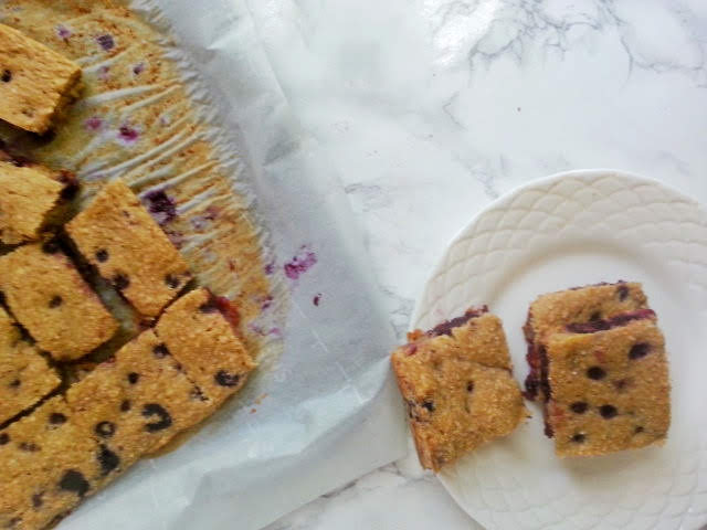 These Healthy Blueberry Bars are a family favorite. They so easy to make, needing only 3 main ingredients. They are gluten-free and vegan, and they are a perfect allergy friendly snack or dessert. The sweetness of the ripe plantains makes them a perfect refine-sugar free dessert. #glutenfreedessert #vegandessert #healthyblueberrybars #easyhealthydessert #blueberrybars