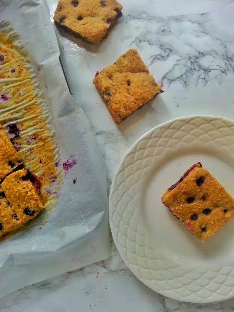 These Healthy Blueberry Bars are a family favorite. They so easy to make, needing only 3 main ingredients. They are gluten-free and vegan, and they are a perfect allergy friendly snack or dessert. The sweetness of the ripe plantains makes them a perfect refine-sugar free dessert. #glutenfreedessert #vegandessert #healthyblueberrybars #easyhealthydessert #blueberrybars